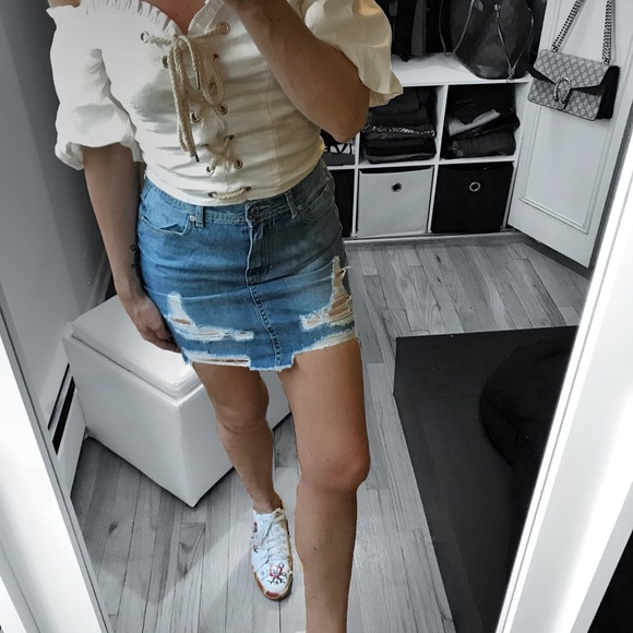 LAST 2✨Distressed Frayed Hem Denim Mini Skirt - Picture 3 of 7